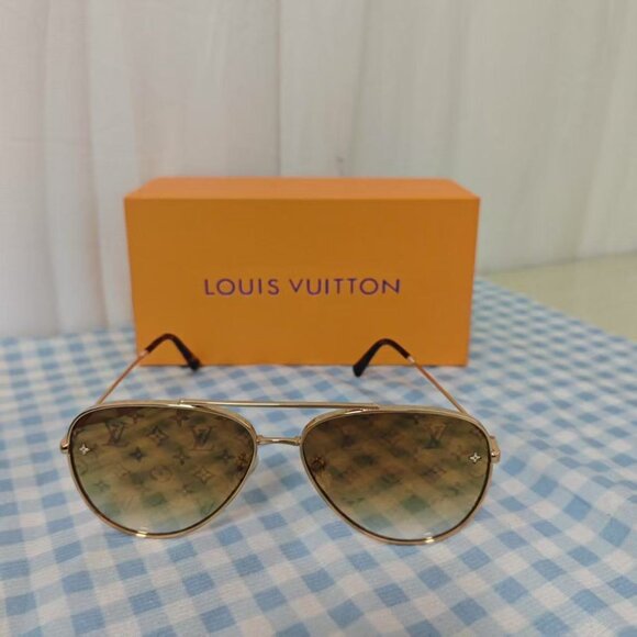 Louis Vuitton Gold and Brown Designer Sunglasses - Picture 4 of 7